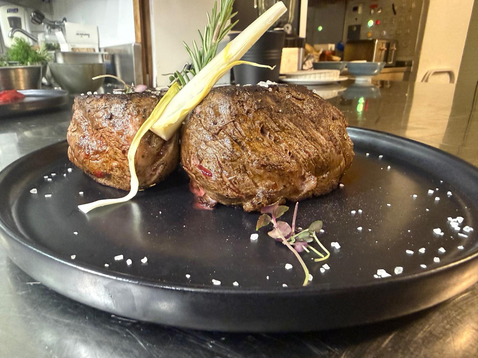 Rindsfilet-Medaillons frisch aus der Küche